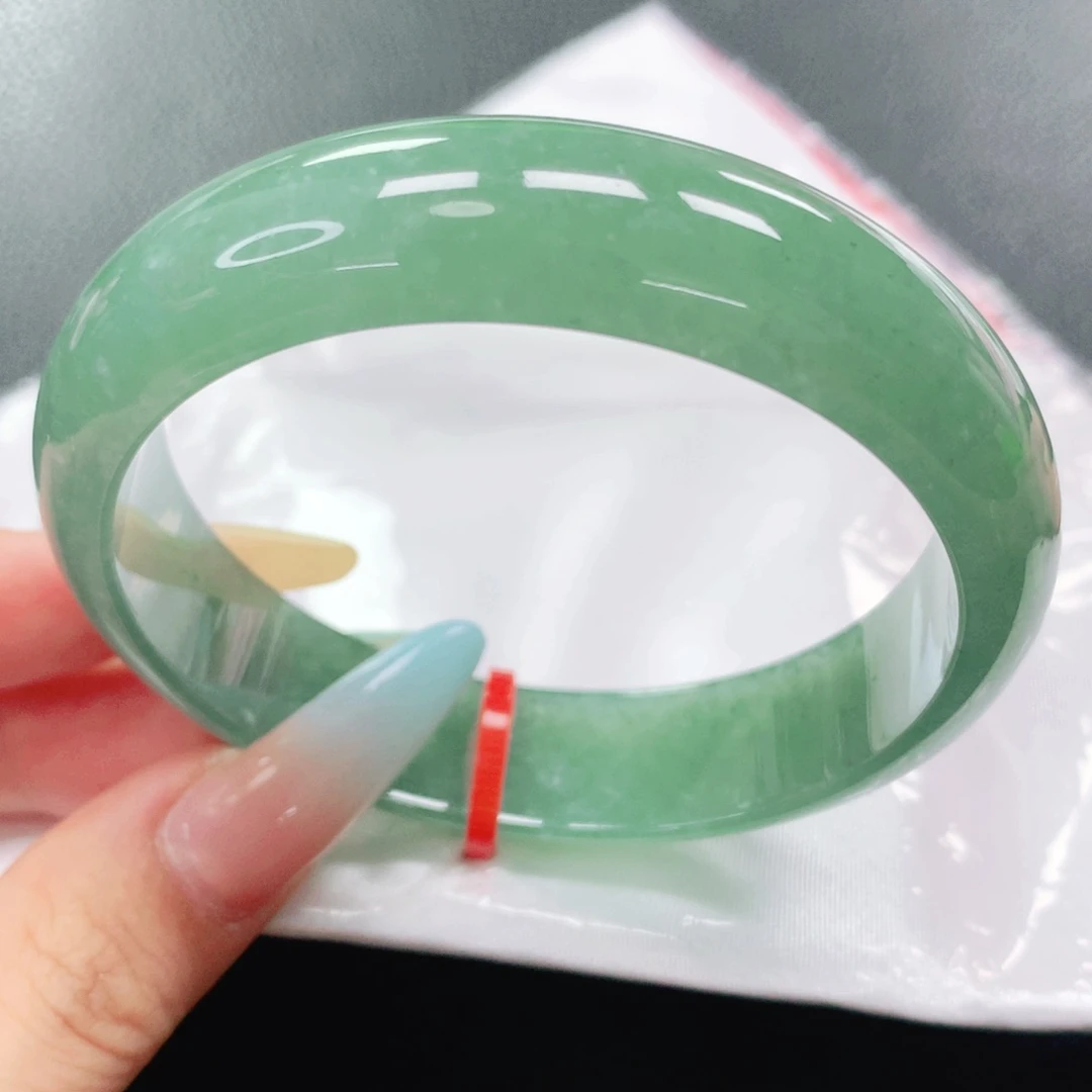 翡翠手镯未镶嵌59。