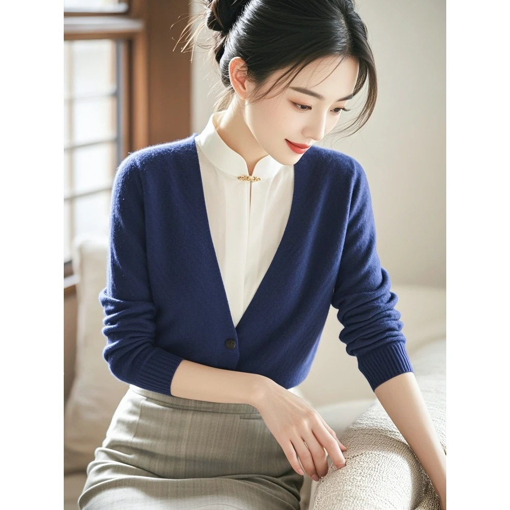 2024冬季慵懒高级感针织开衫独特超好看气质新中式假两件蓝色毛衣