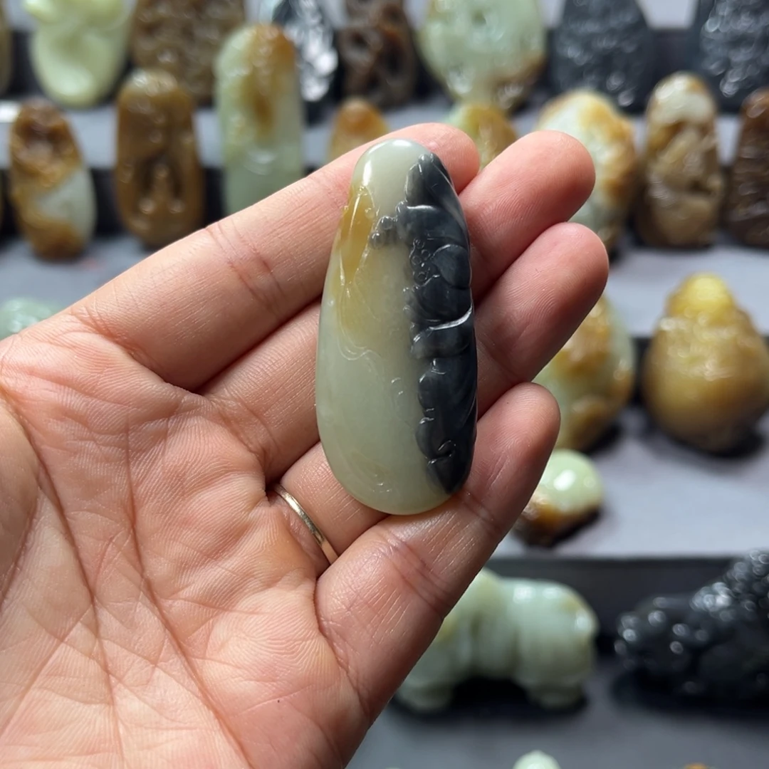 颈饰未镶嵌和田玉