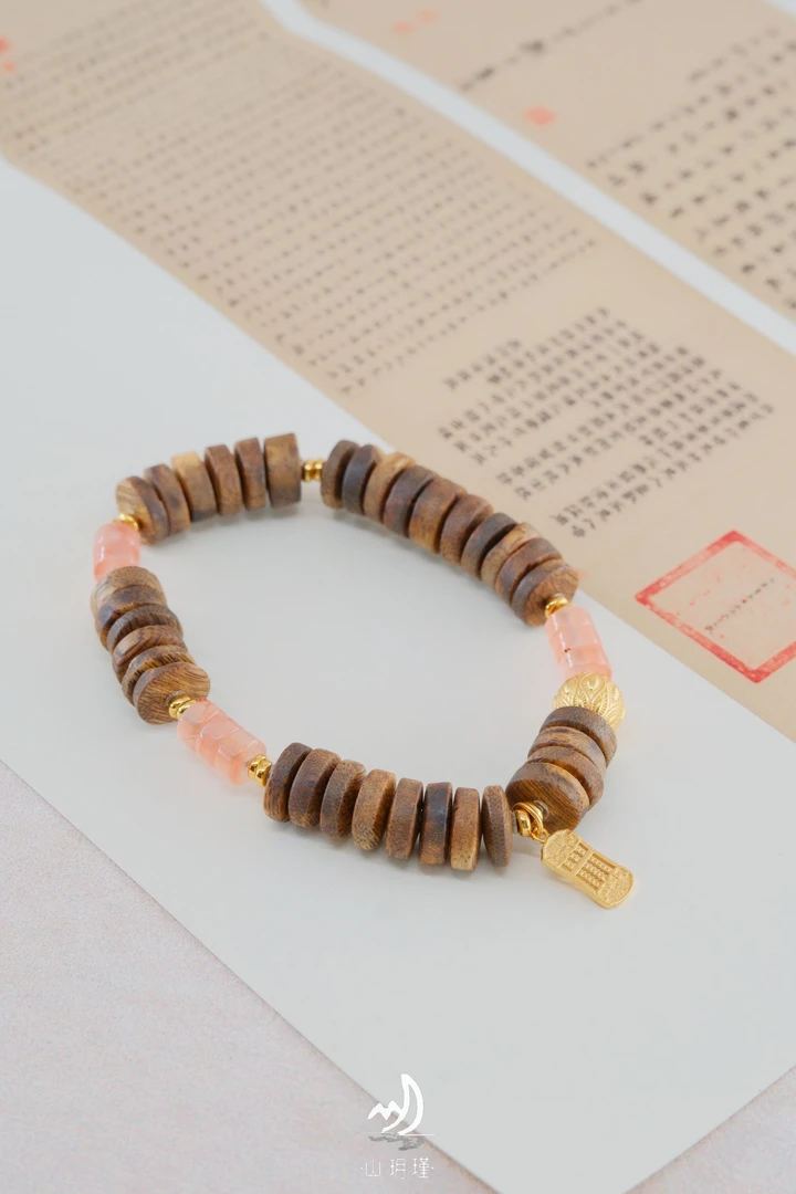 沉香【露华浓】珠宝文玩原创设计药片沉香冰飘南红单圈手串