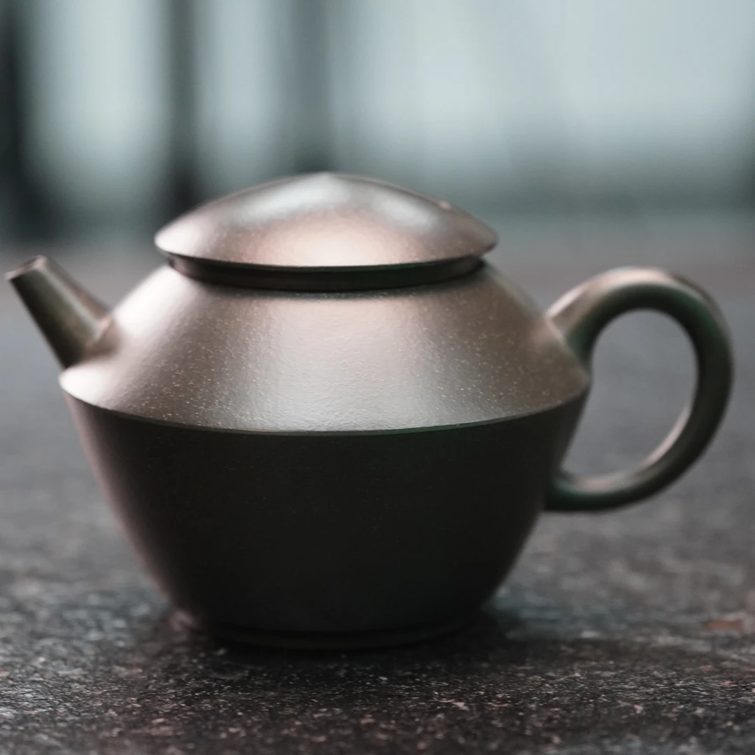 lot.20898 赖维贤 九龄君子兰竹林隐士壶 260cc