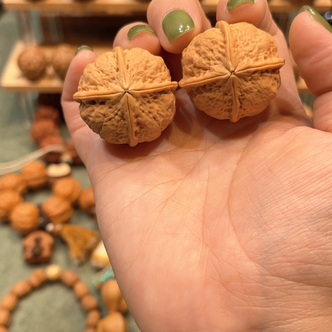 文玩核桃把件铁四棱全品