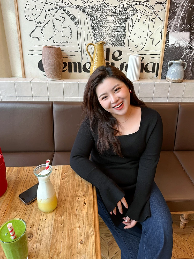 大方人儿/胖mm大码基础黑色方领针织衫~