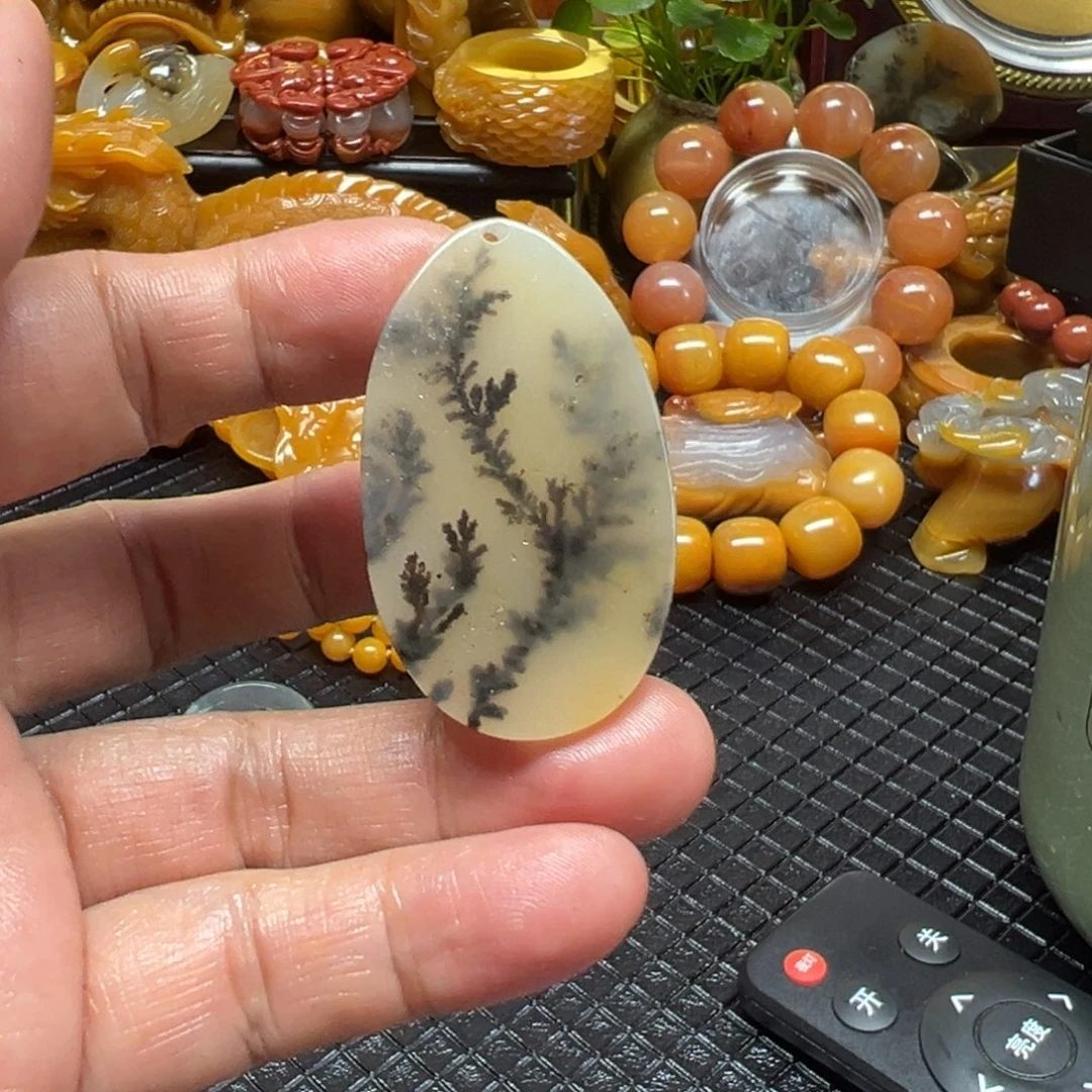 石英质玉未镶嵌颈饰