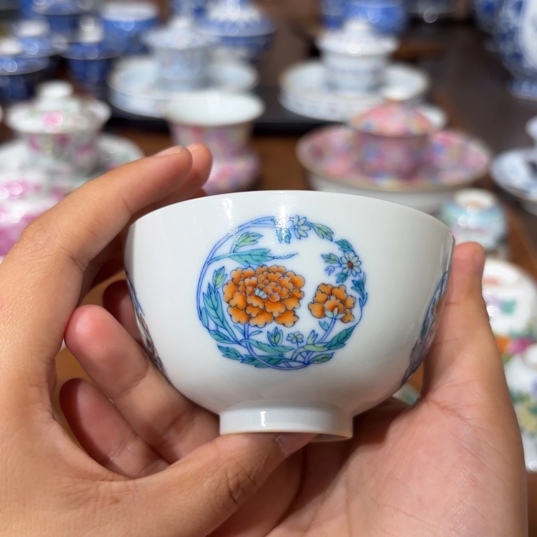 瓷斗彩团花主人杯
