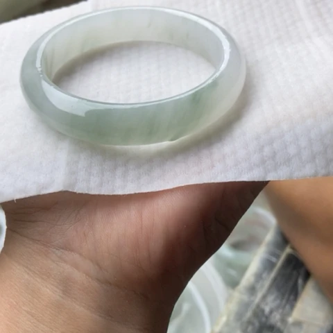 大***敏未镶嵌手镯石英质玉（金丝玉）