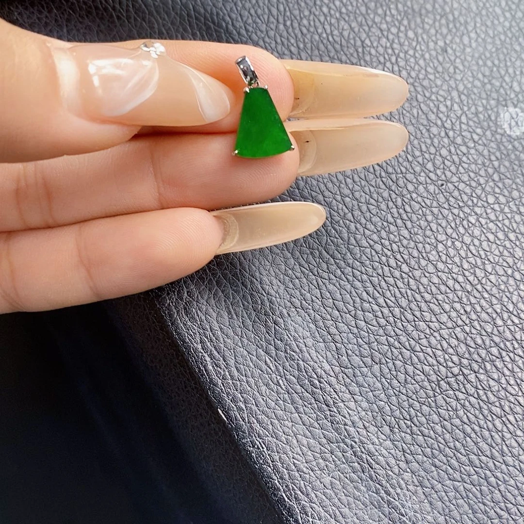 *****翡翠18K金镶嵌颈饰翡翠