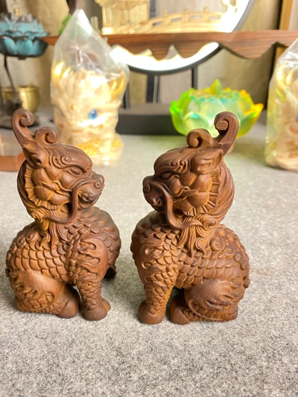 太行崖柏雷击木十公分麒麟一对手摆件