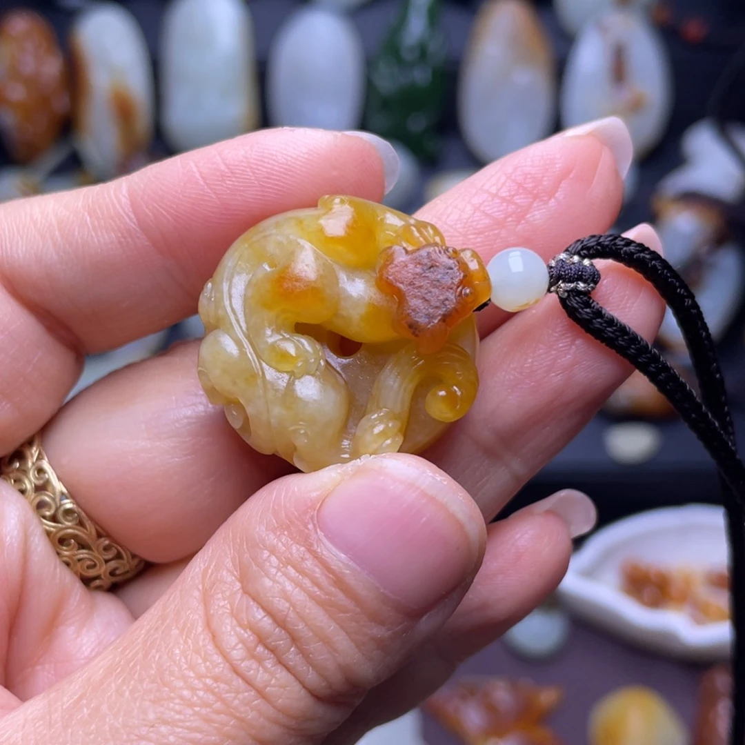 和田玉颈饰未镶嵌钟*志