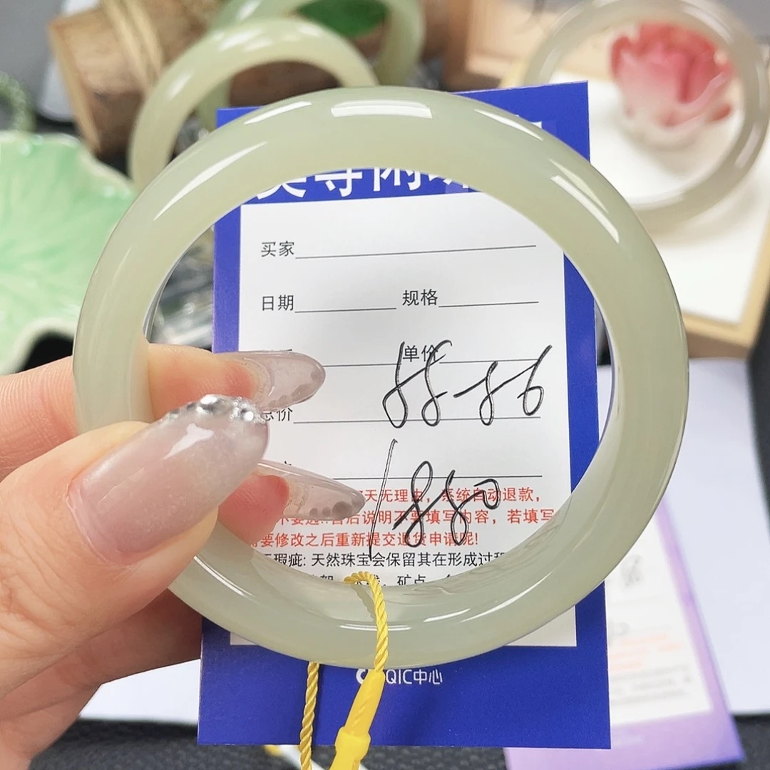 和田玉未镶嵌手镯