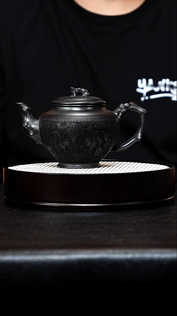 宜兴紫砂 报春 松鼠 石黄