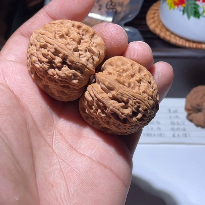 文玩核桃吊坠40白狮子47克 微返油