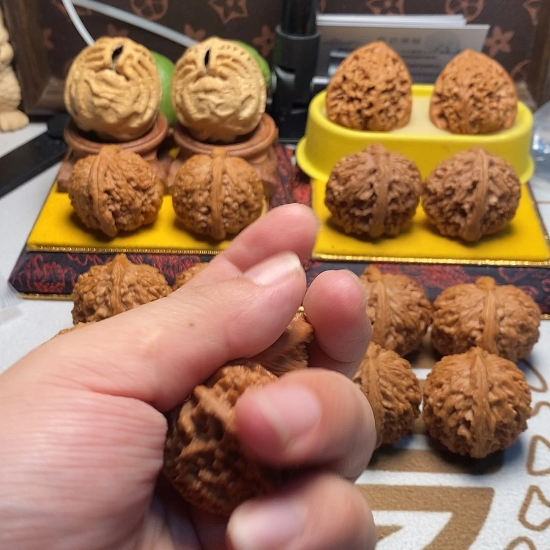 你***一文玩核桃把件小星星红皮