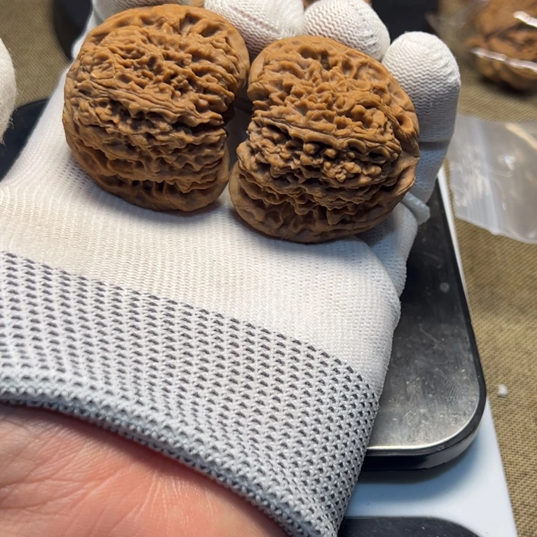 文玩核桃吊坠44球疆