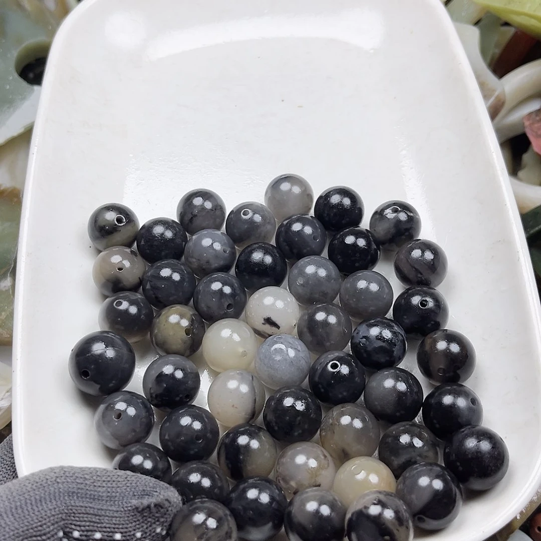 颈饰未镶嵌石英质玉