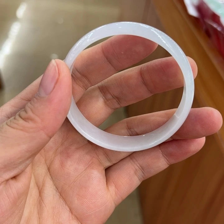 翡翠手镯未镶嵌小*爱