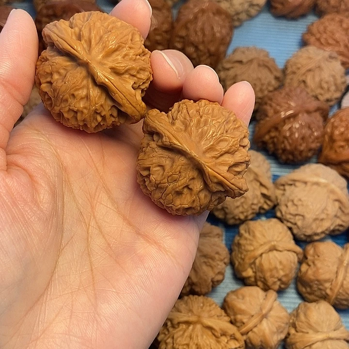 文玩核桃吊坠40宫灯