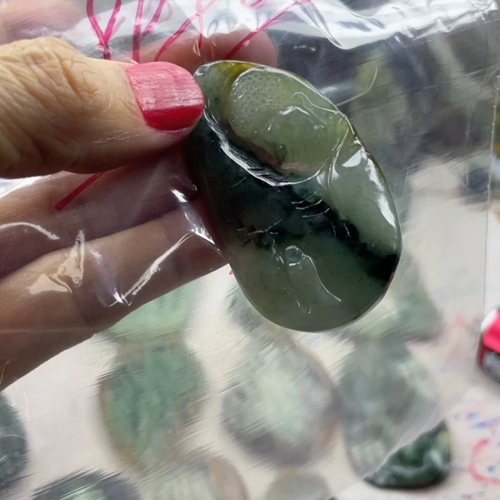 金***子翡翠未镶嵌颈饰成品