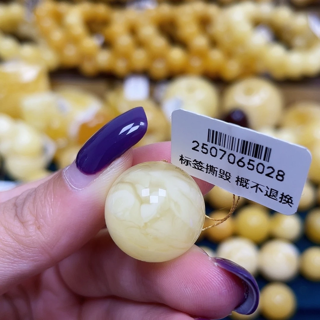 蜜蜡未镶嵌裸石18.9mm微瑕