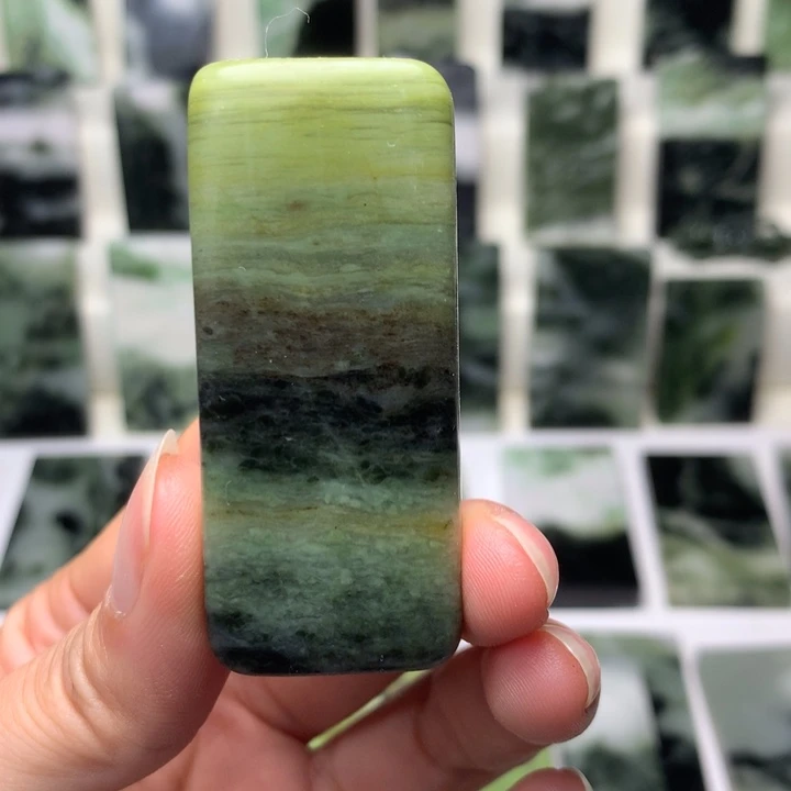 独山玉颈饰未镶嵌