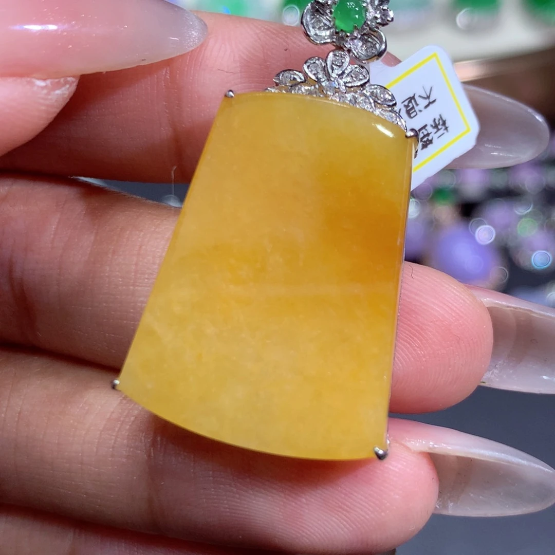 翡翠吊坠(赠链)18K金镶嵌