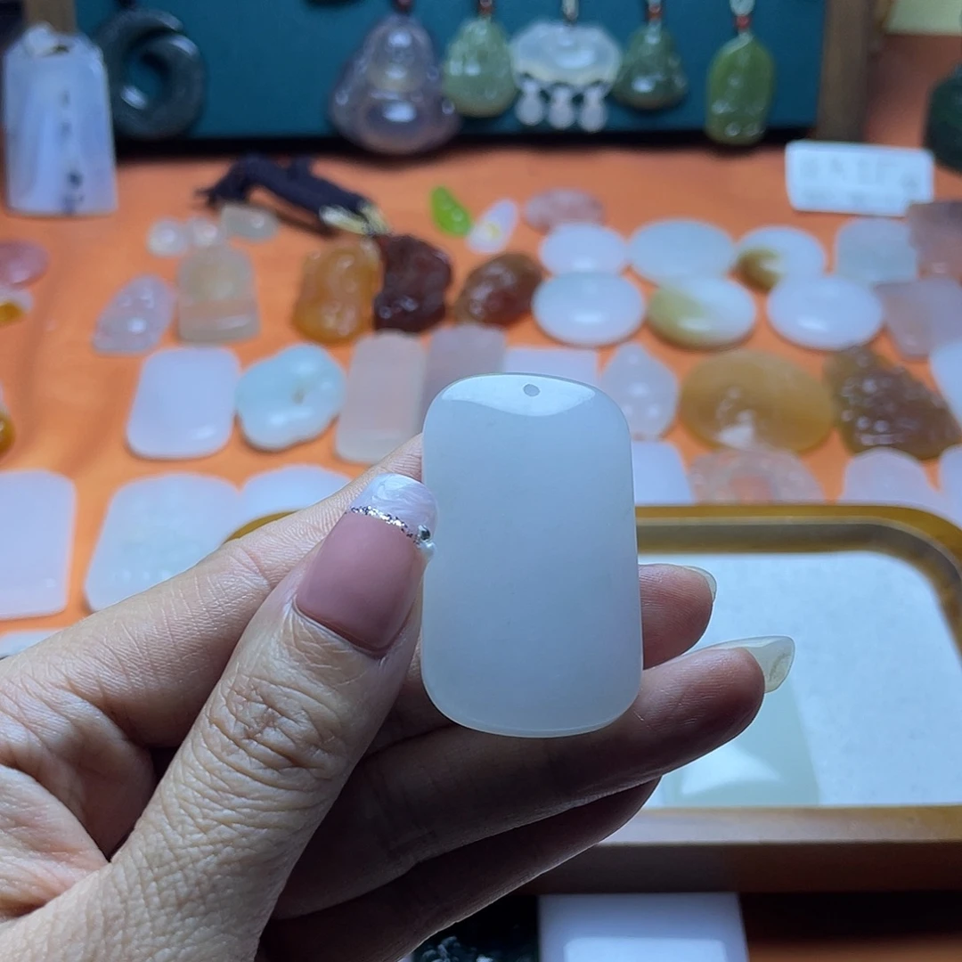 程***瑞石英质玉（金丝玉）未镶嵌颈饰