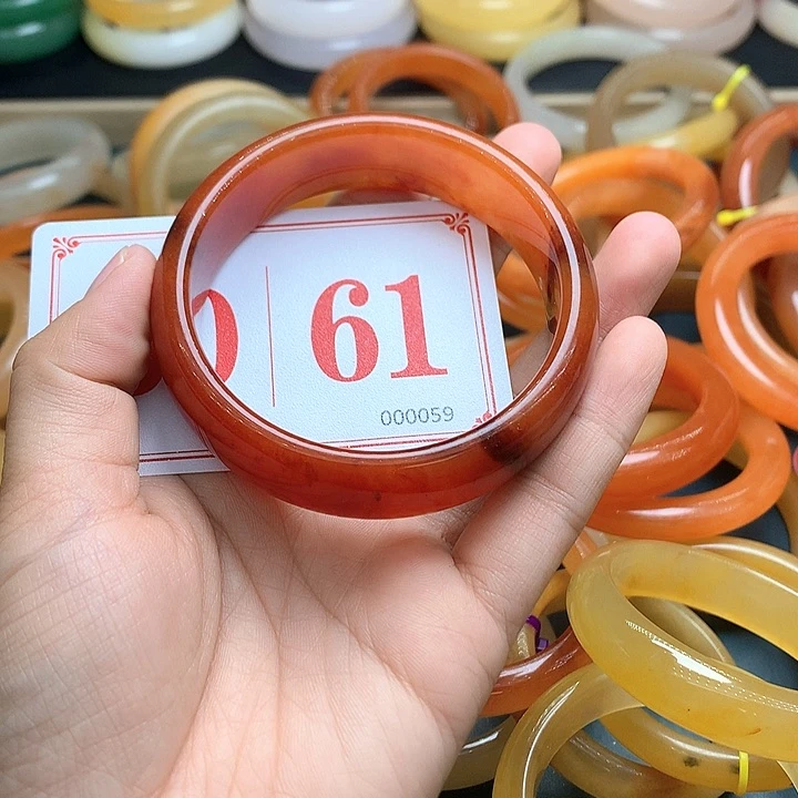 未镶嵌石英质玉（黄龙玉）手镯