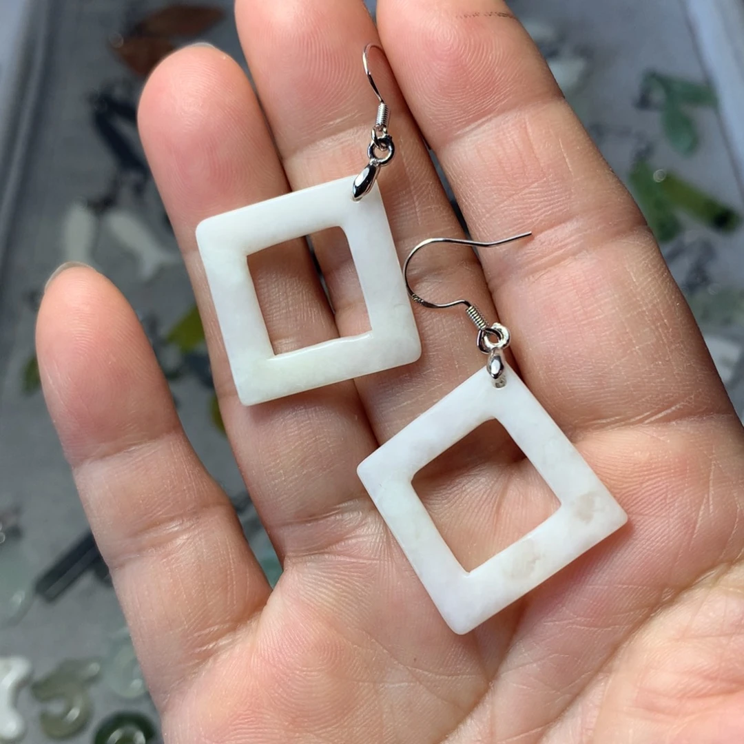 蛇纹石玉耳环未镶嵌