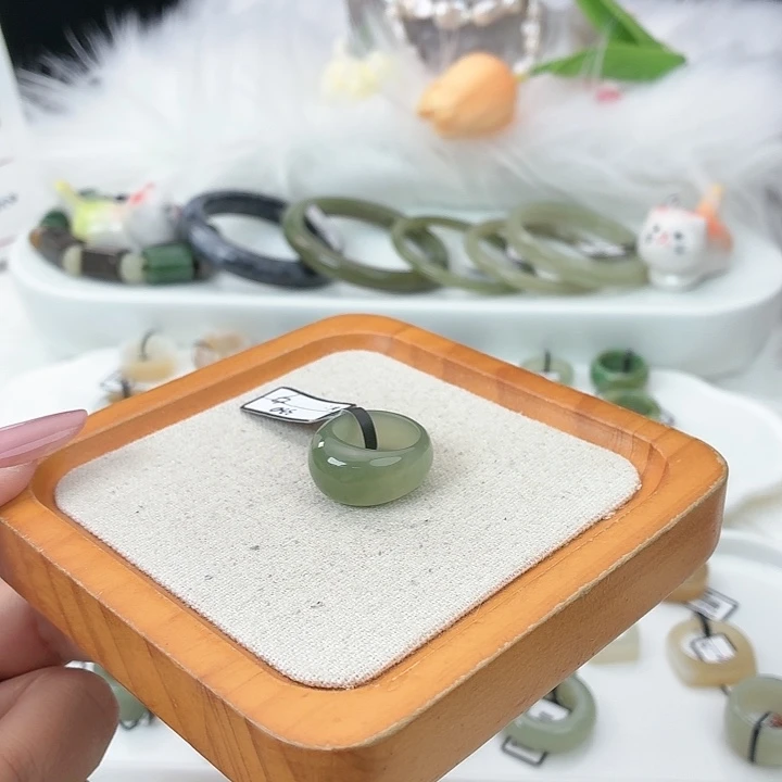 和田玉（糖玉）未镶嵌戒指t71碧玉馒头直径16.5不退换