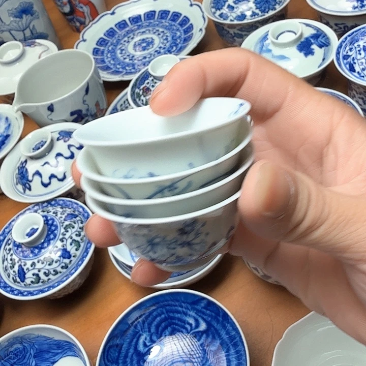 手绘四个小容量杯