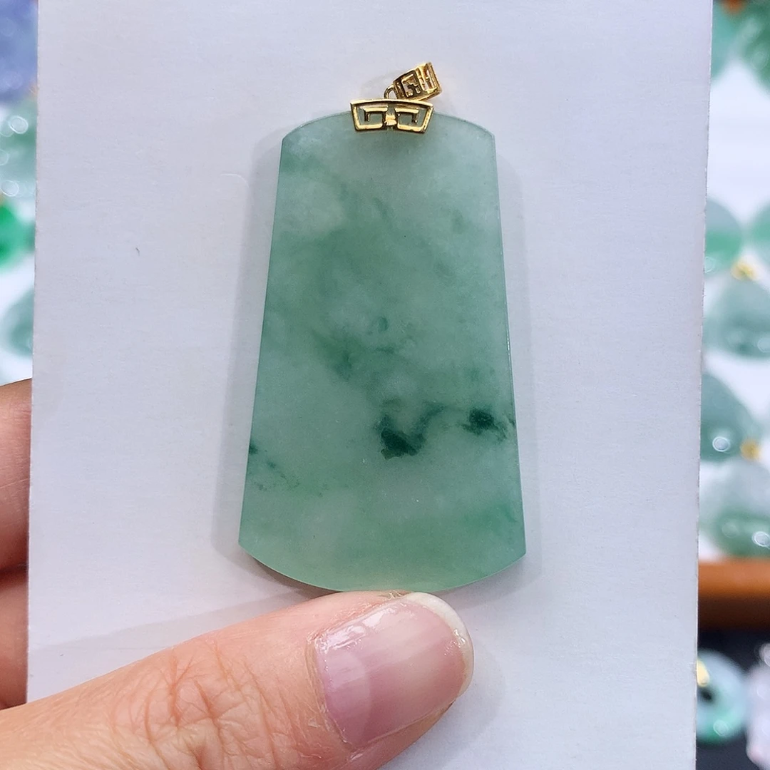 翡翠18K金镶嵌颈饰翡翠吊坠