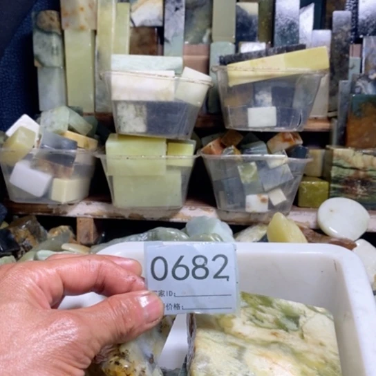 【闪购商品】未镶嵌蛇纹石玉珠宝玉器