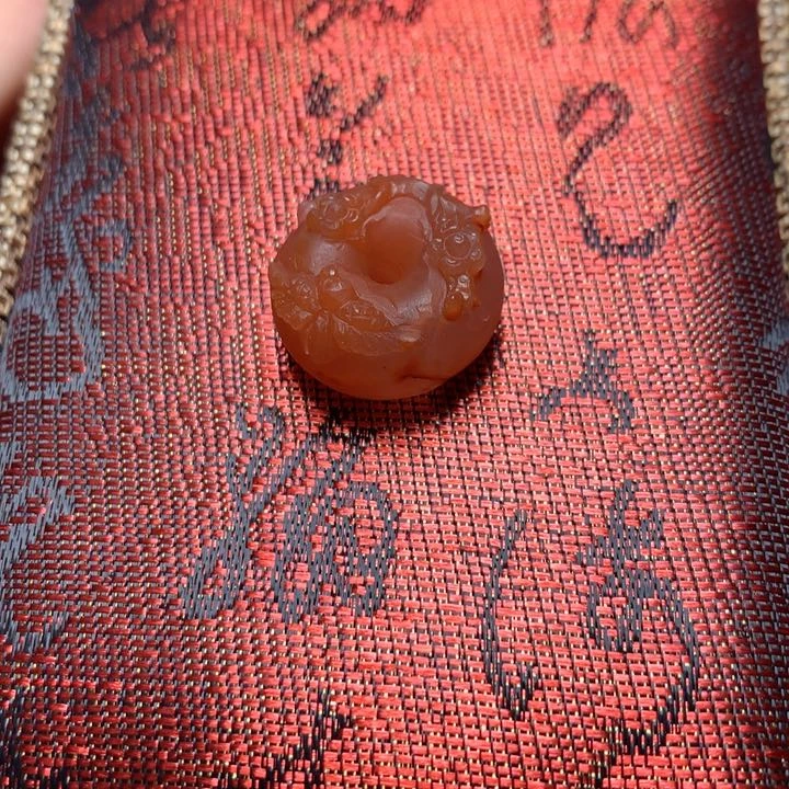 南红玛瑙吊坠未镶嵌