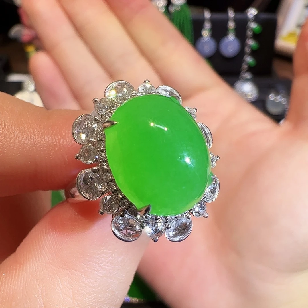 翡翠戒指18K金镶嵌蛋面