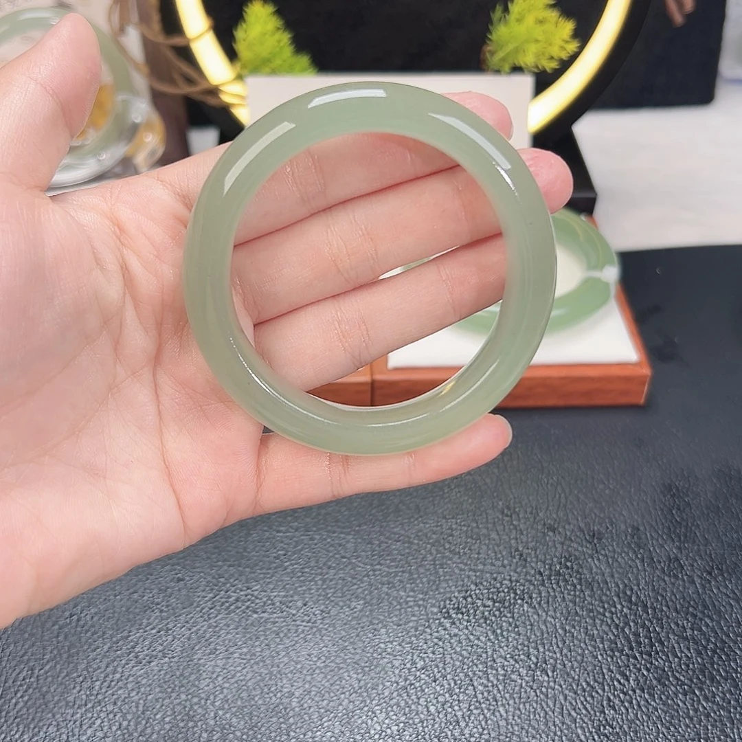 东陵石未镶嵌手镯