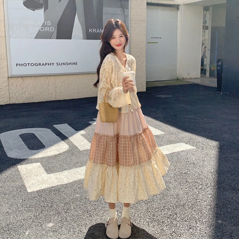 氛围感文艺套装裙2025女夏新款海边度假风镂空针织开衫撞色吊带裙