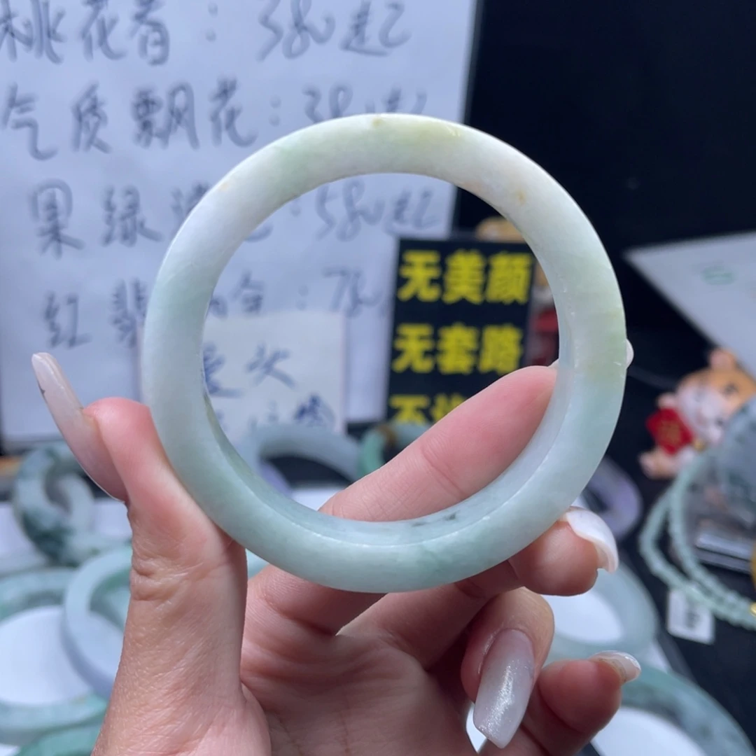 定制翡翠未镶嵌手镯