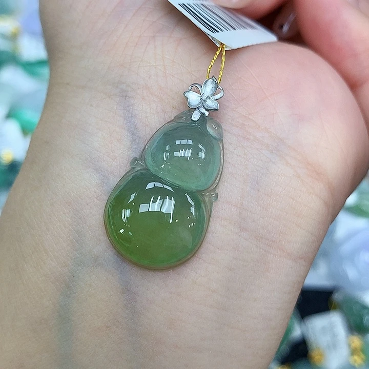 颈饰18K金镶嵌翡翠