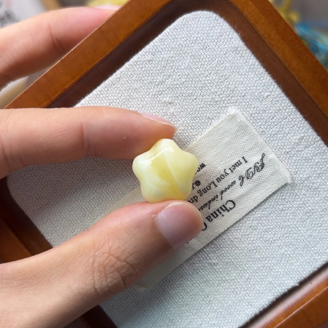 未镶嵌琥珀裸石爱心