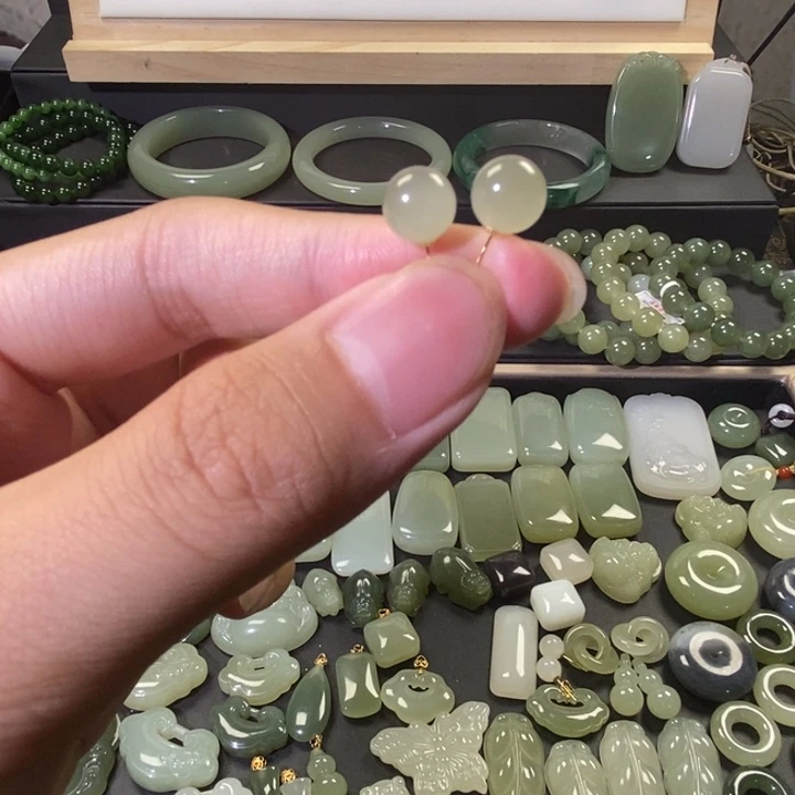 和田玉18K金镶嵌颈饰