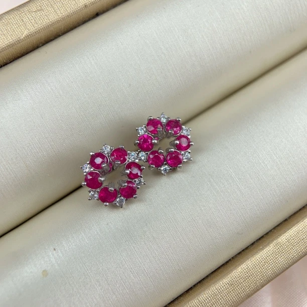 S925银镶嵌天然红宝石耳钉精品红宝耳饰