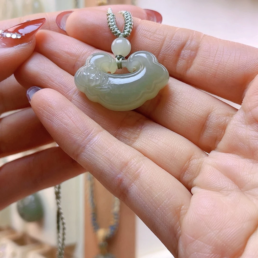 和田玉吊坠(赠链)未镶嵌妮*