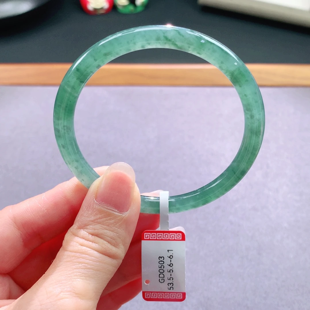 翡翠手镯未镶嵌天然翡翠手镯