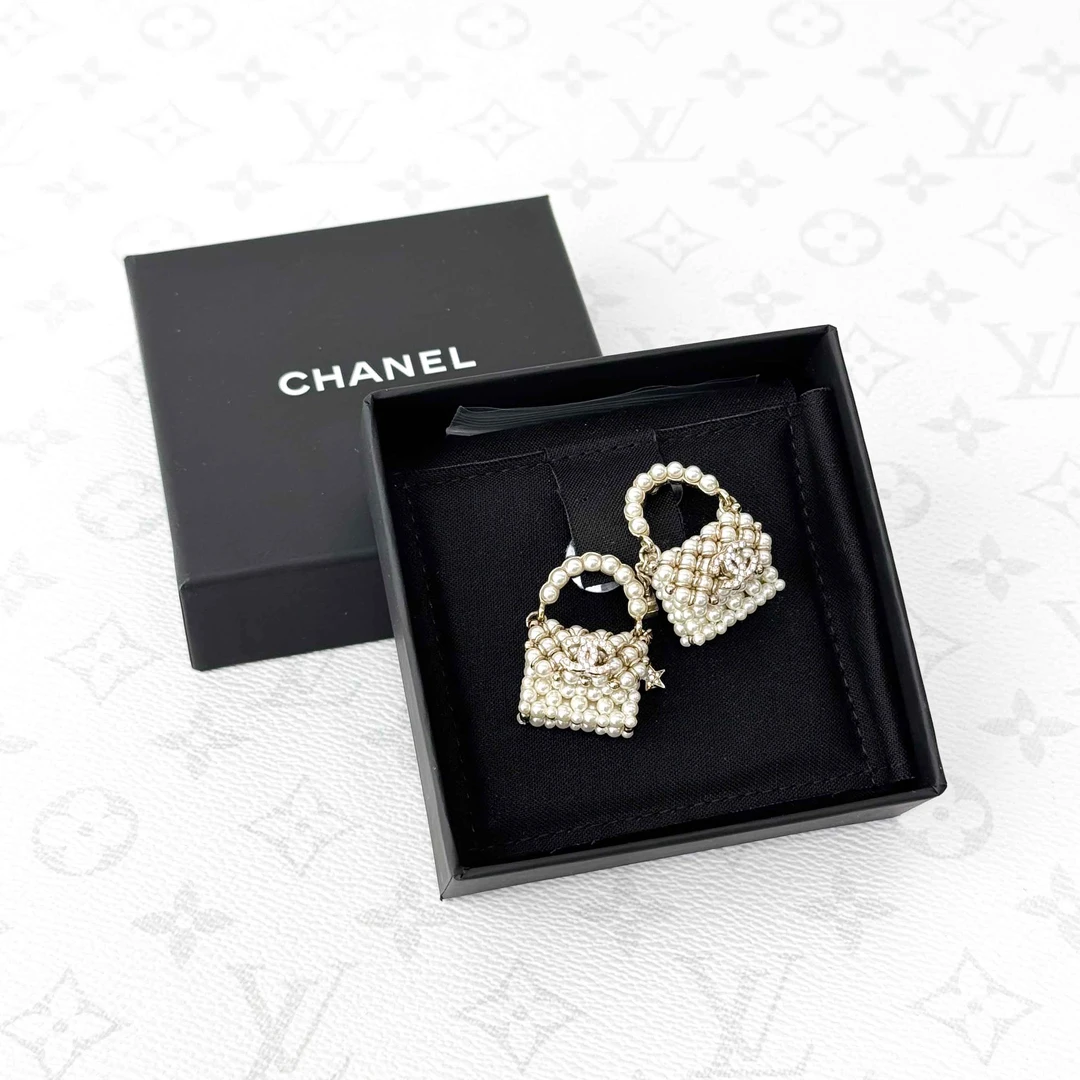 99新 Chanel/香奈儿 23A珍珠包包造型双C耳钉