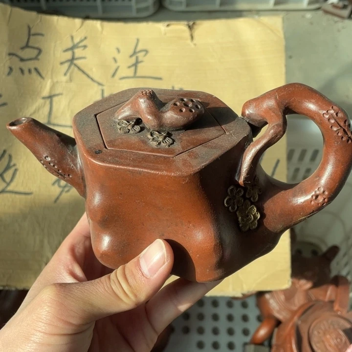 老厂紫砂壶一件。