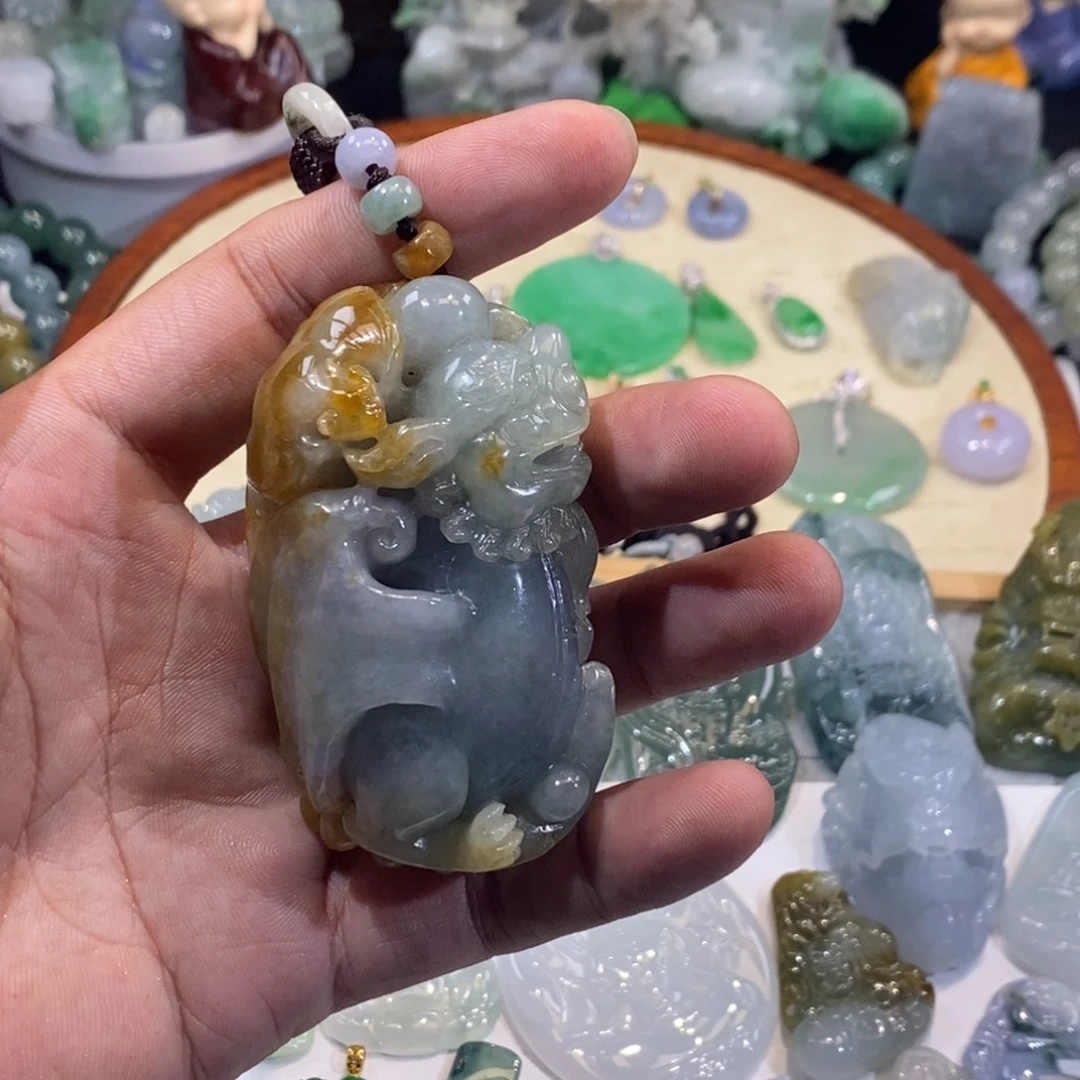 翡翠未镶嵌吊坠(不含链)手把飞天貔貅