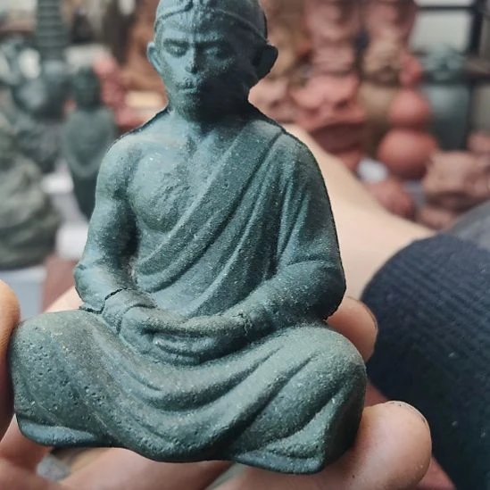 泥塑玉兰衙香大圣归来瑕疵款