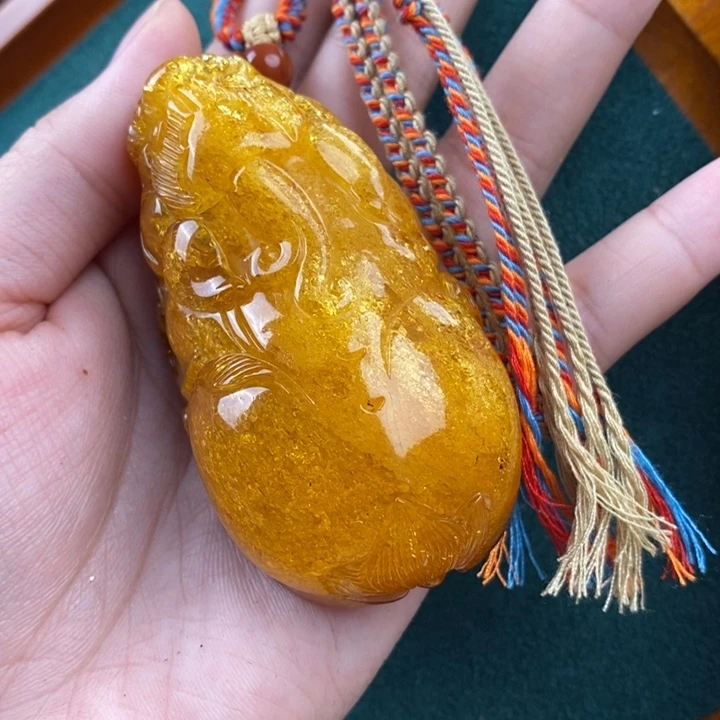 未镶嵌琥珀珠宝奇石