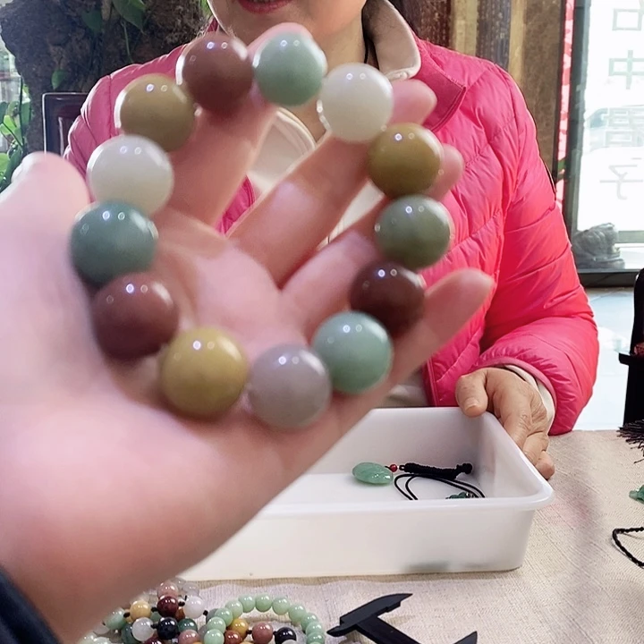 密玉（石英质玉）颈饰未镶嵌