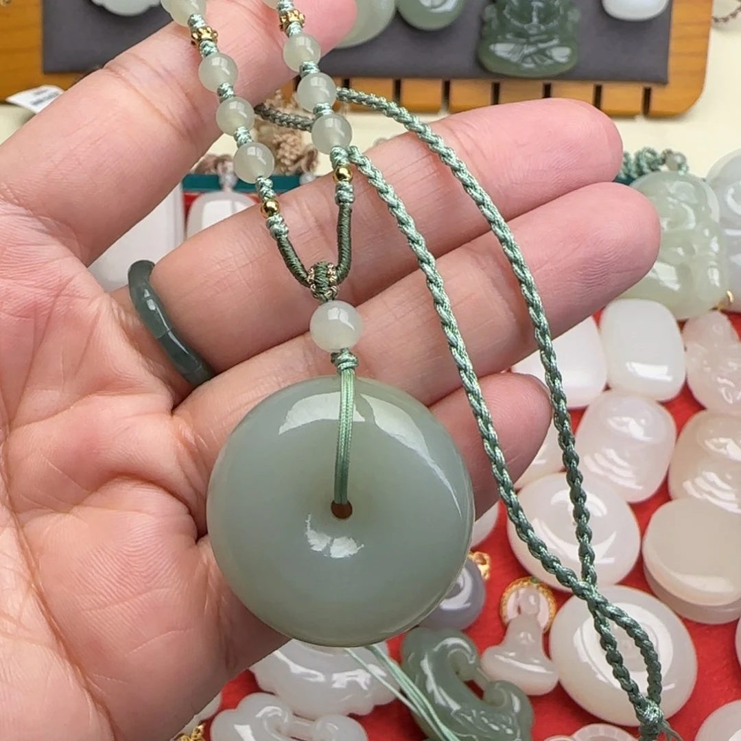 和田玉未镶嵌颈饰李*